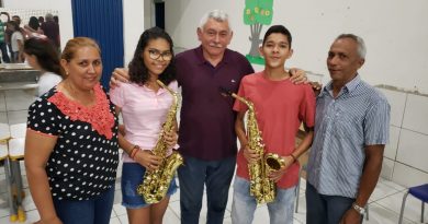 Prefeito de N. S. dos Remédios implanta nova Banda de Música no município Prefeito de N. S. dos Remédios implanta nova Banda de Música no município